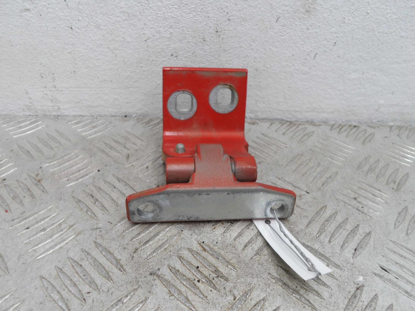 Петля двери