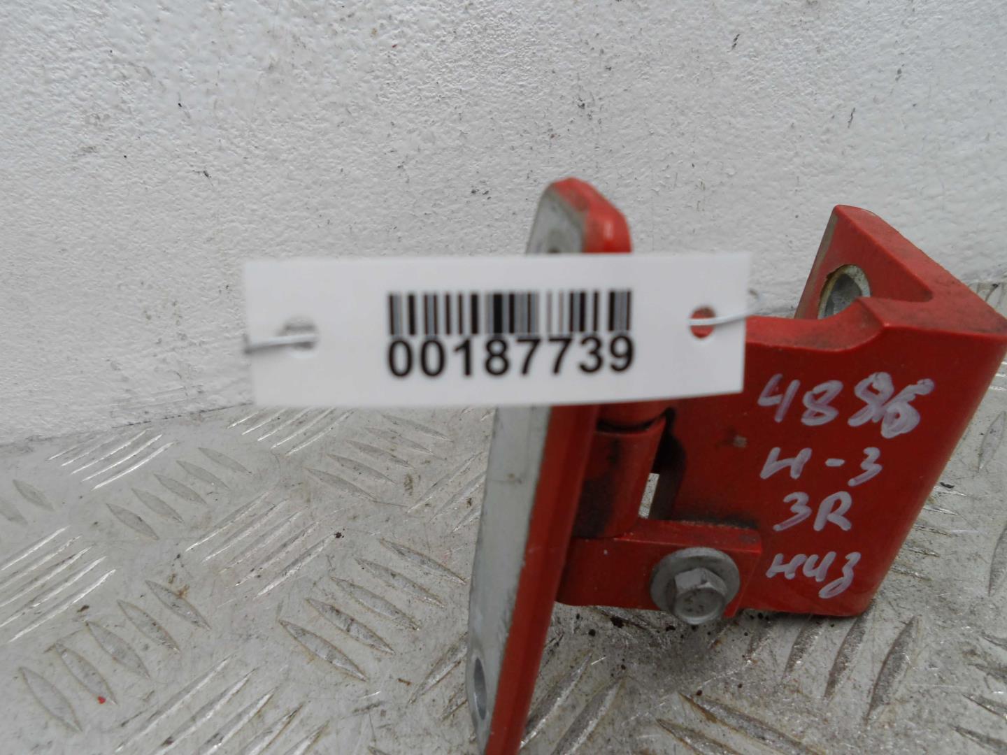 Петля двери