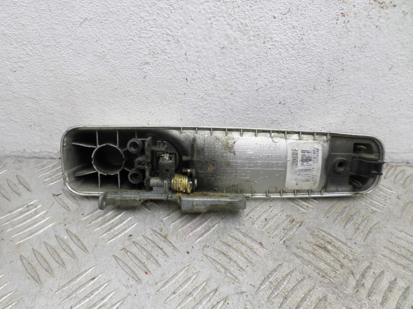 Ручка двери передней наружная правая