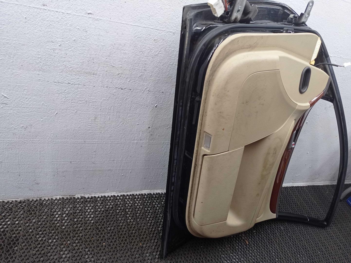 Замок двери передней правой