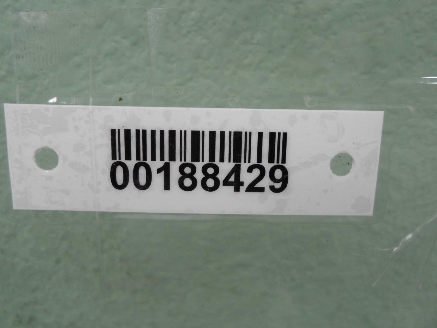 Стекло двери задней правой