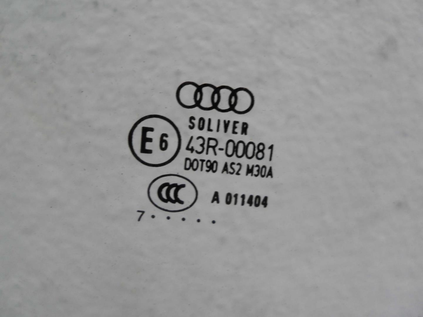 Стекло двери задней правой