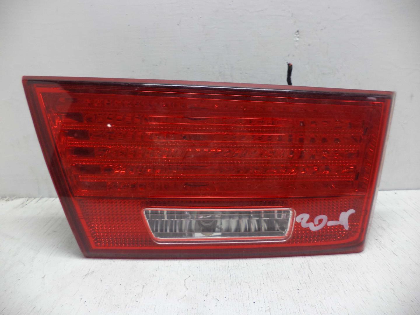 Фонарь задний внутренний левый