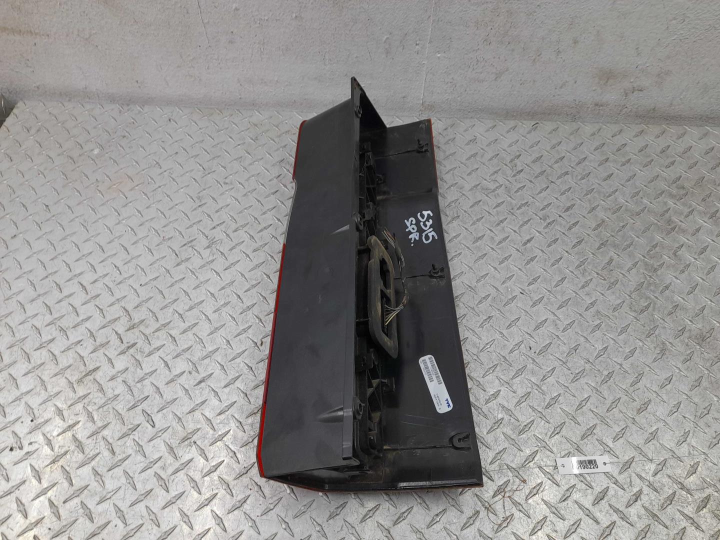 Фонарь задний наружный левый