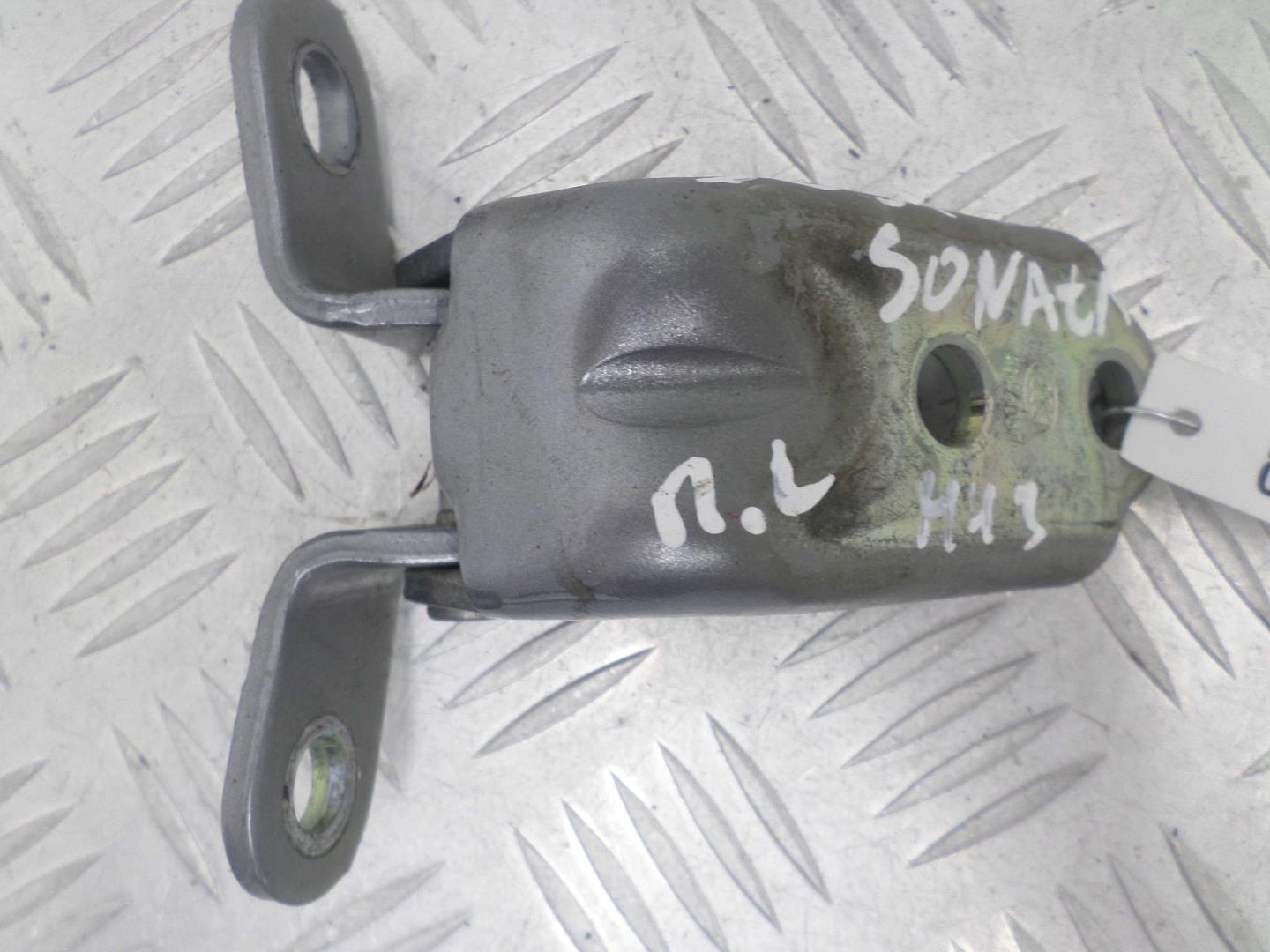 Петля двери передней