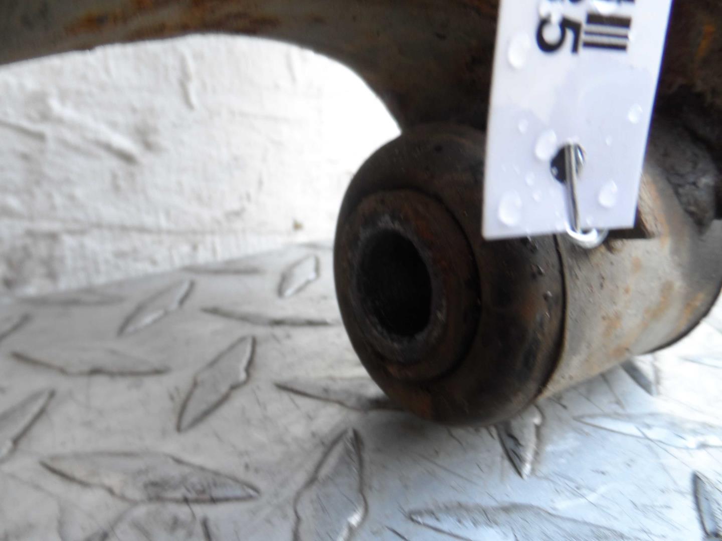 Рычаг передний нижний правый