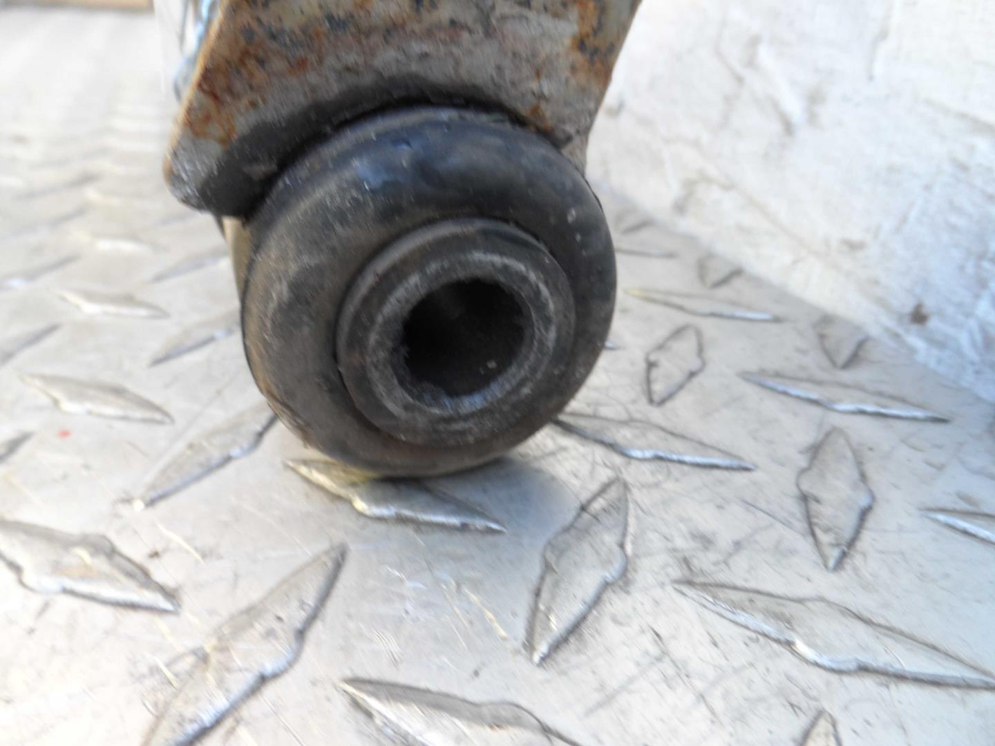 Рычаг передний нижний правый