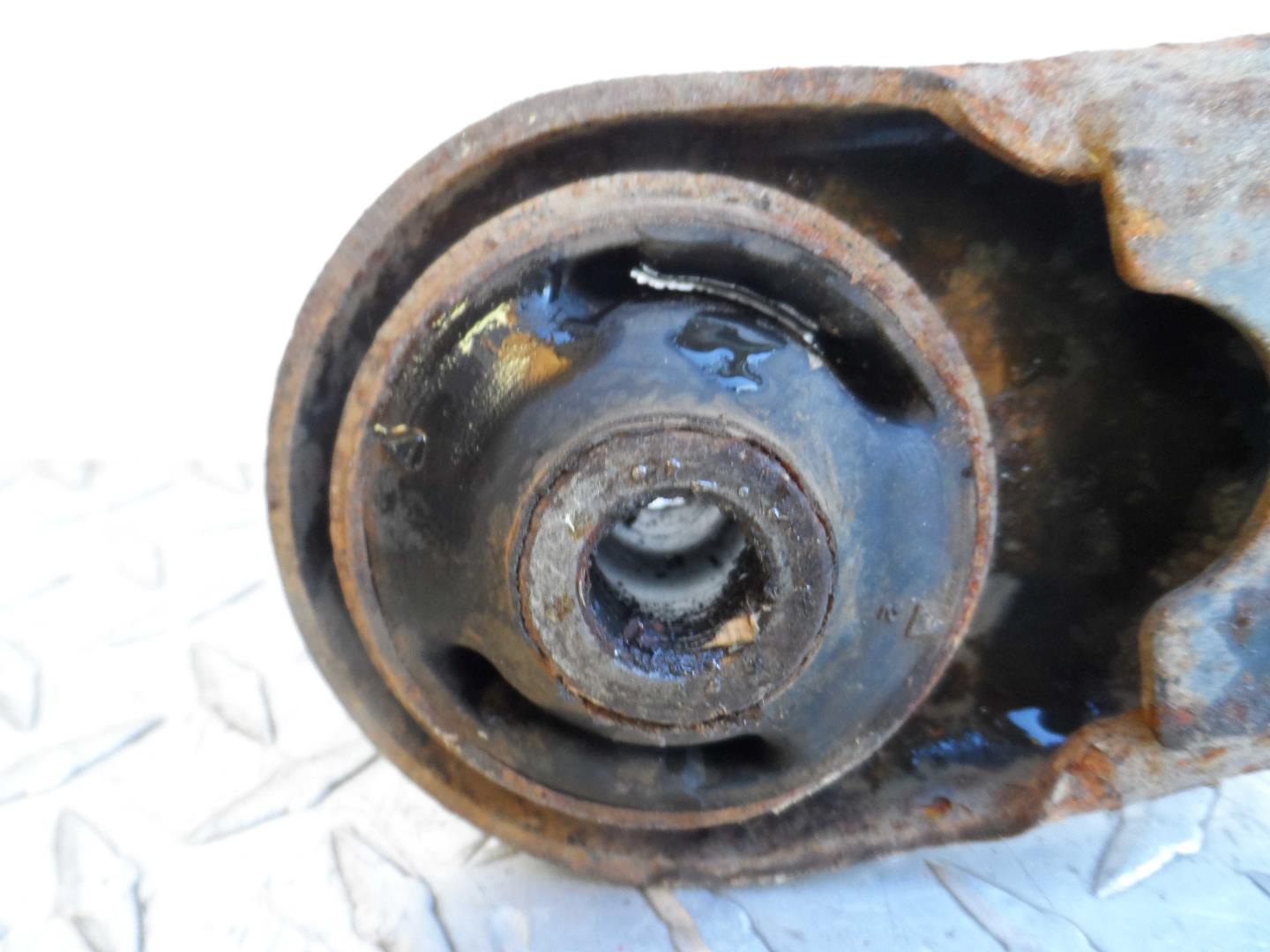 Рычаг передний нижний правый