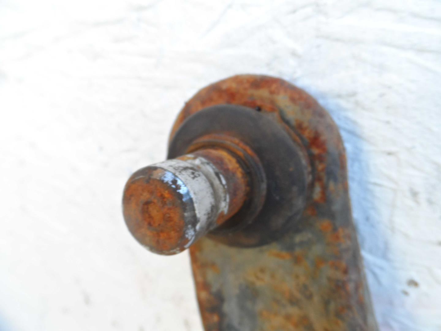 Рычаг передний нижний правый