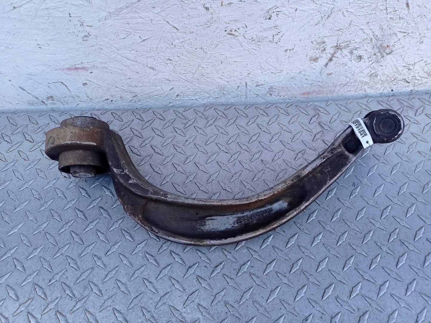 Рычаг передний нижний левый