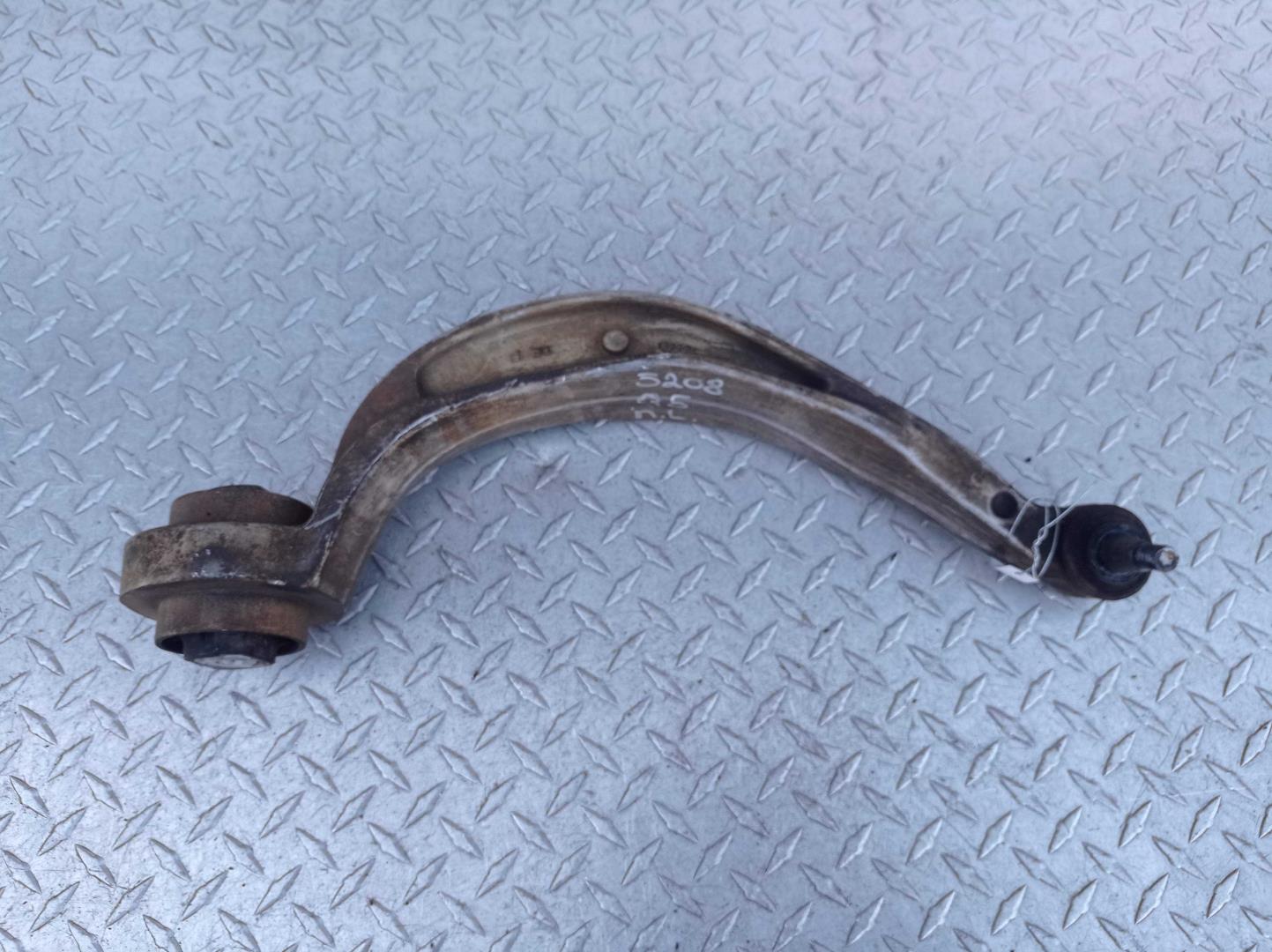 Рычаг передний нижний левый