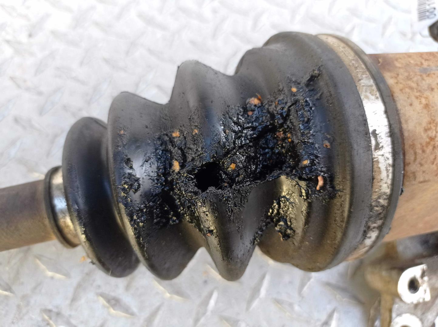 Полуось передняя правая