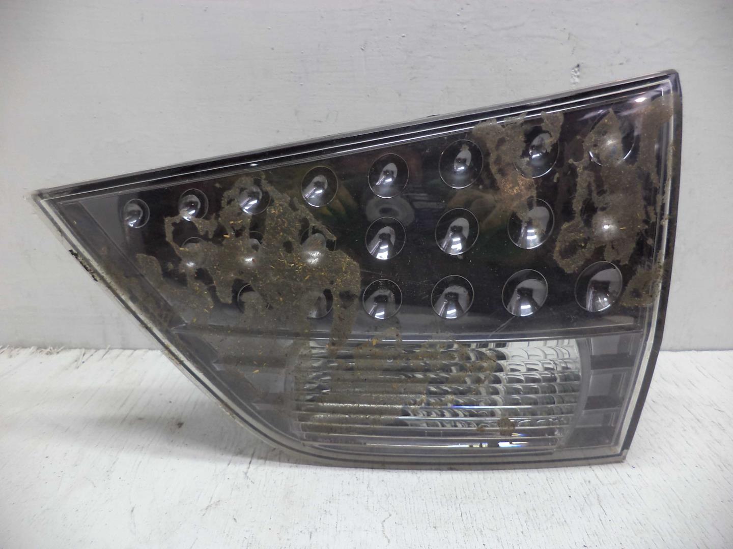 Фонарь задний внутренний правый