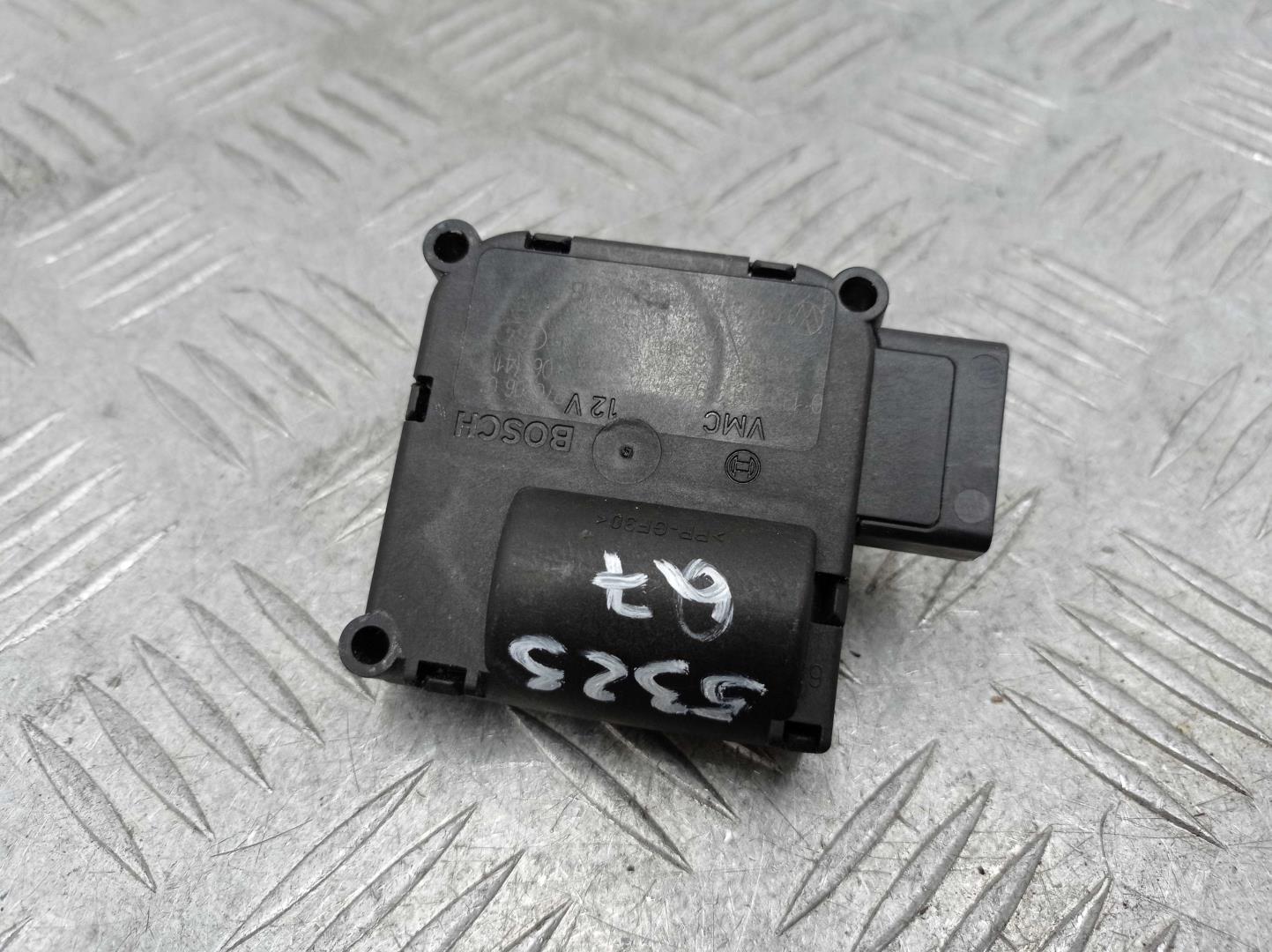 Моторчик заслонки печки