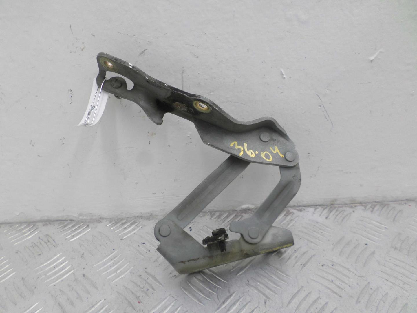 Петля капота правая