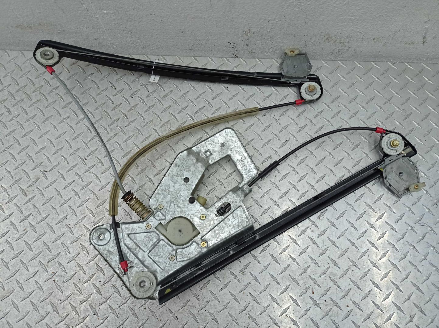 Стеклоподъемник электр. передний правый