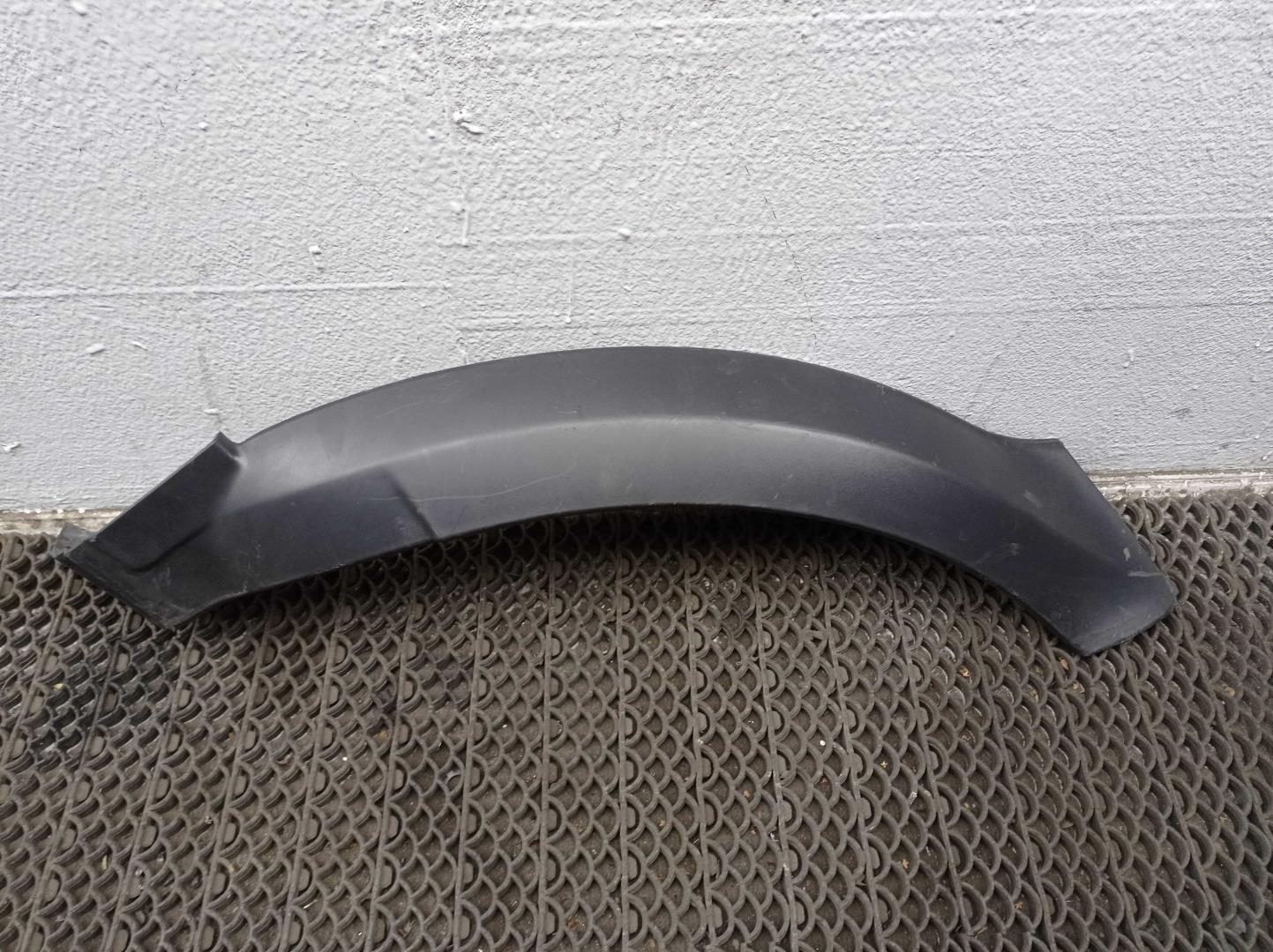 Накладка заднего крыла левого