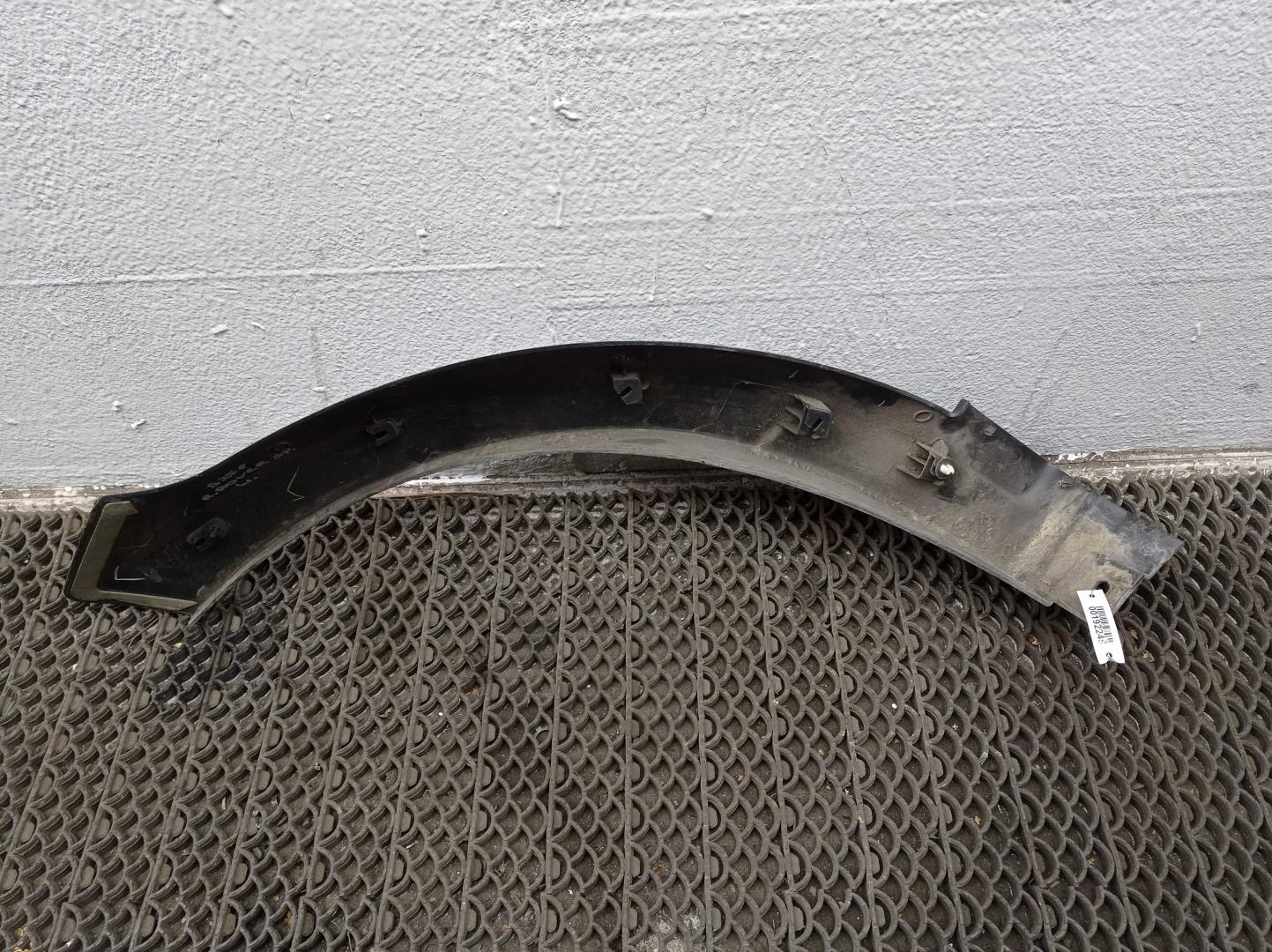 Накладка заднего крыла левого