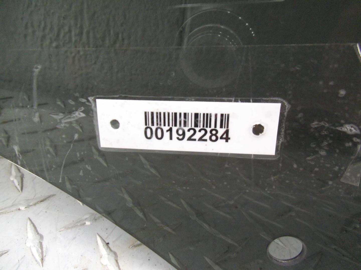 Стекло двери задней левой