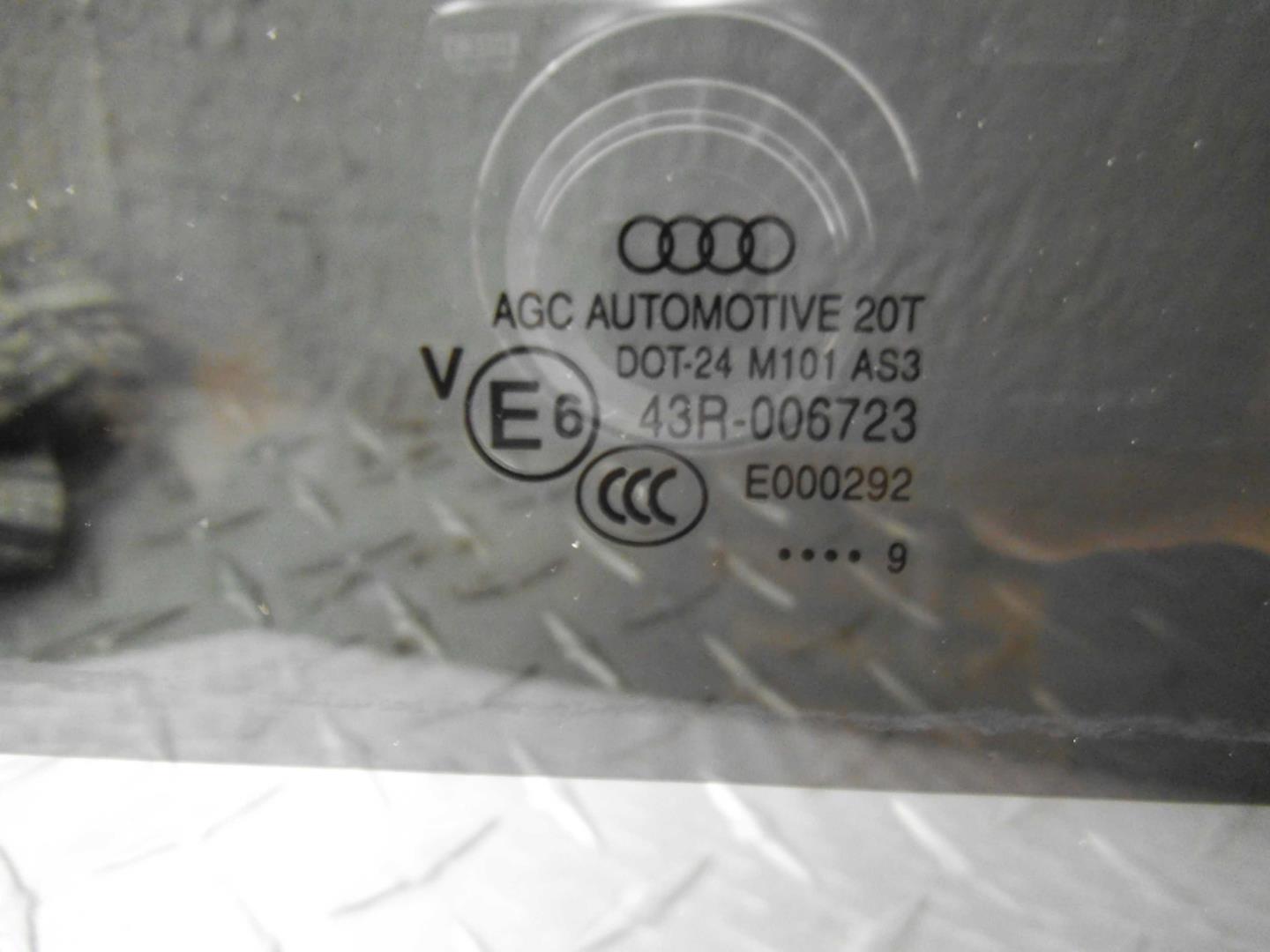 Стекло двери задней левой