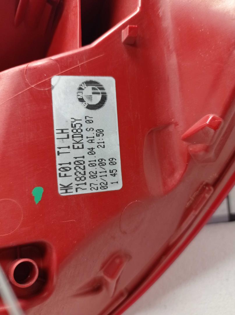 Фонарь задний наружный левый