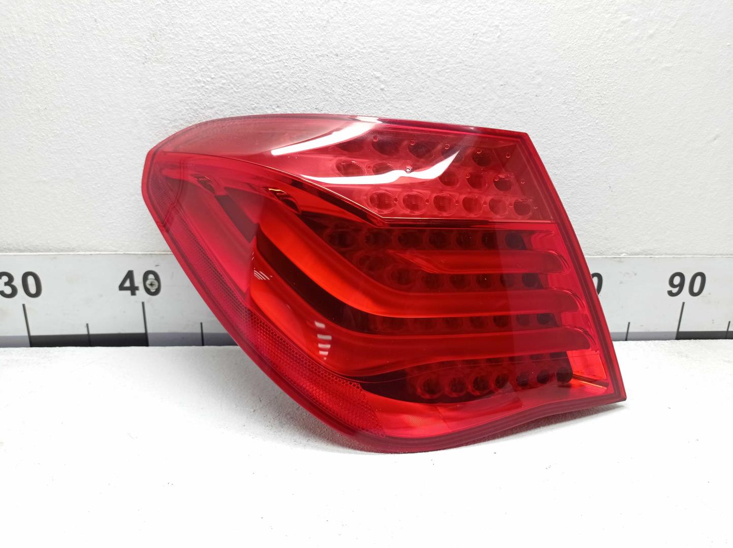 Фонарь задний наружный левый