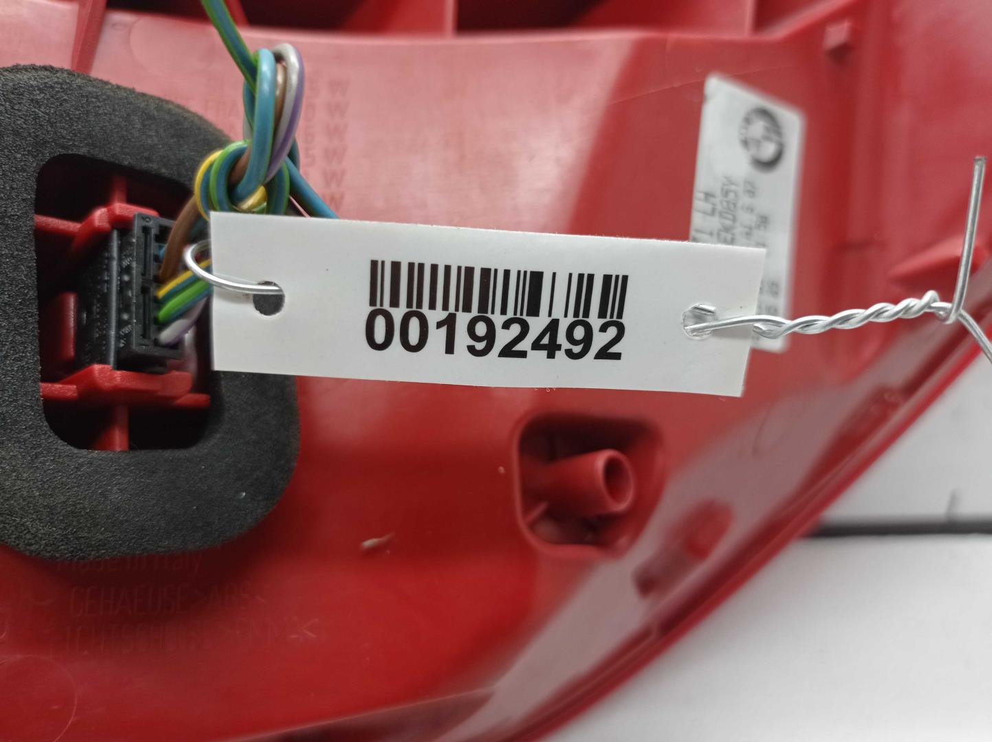 Фонарь задний наружный левый