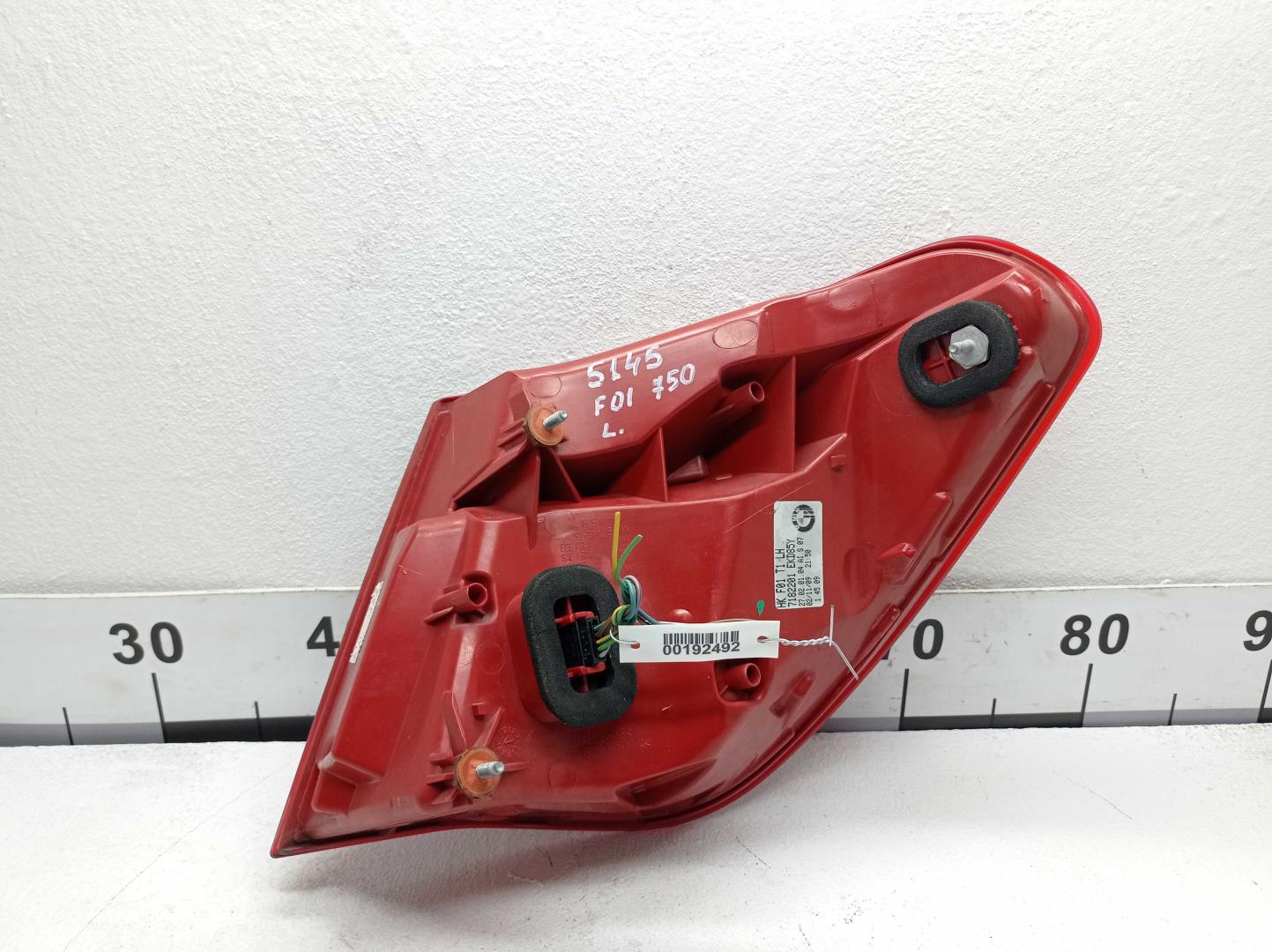 Фонарь задний наружный левый