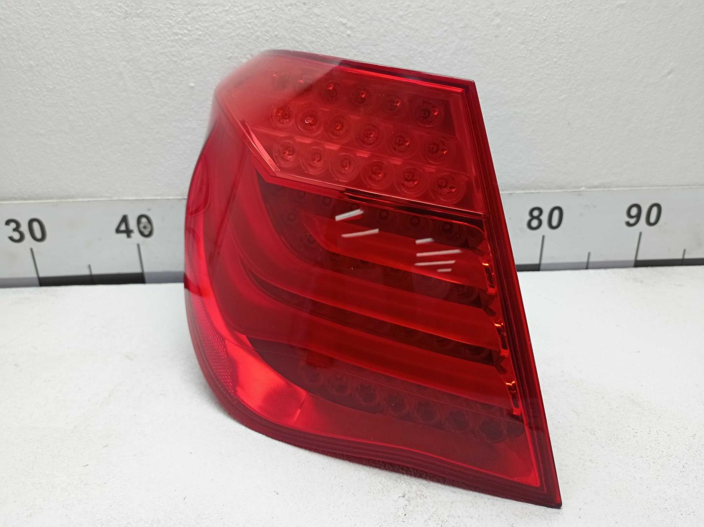 Фонарь задний наружный левый