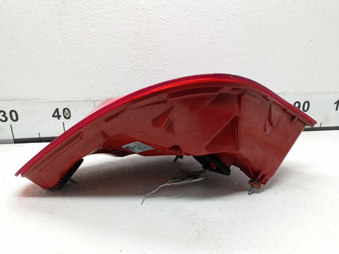 Фонарь задний наружный левый