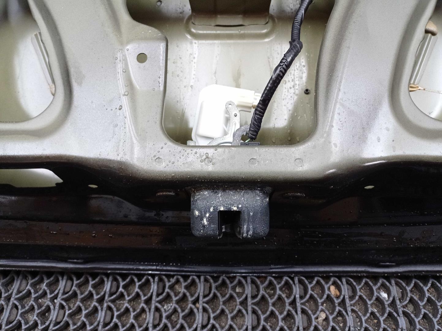 Замок багажника