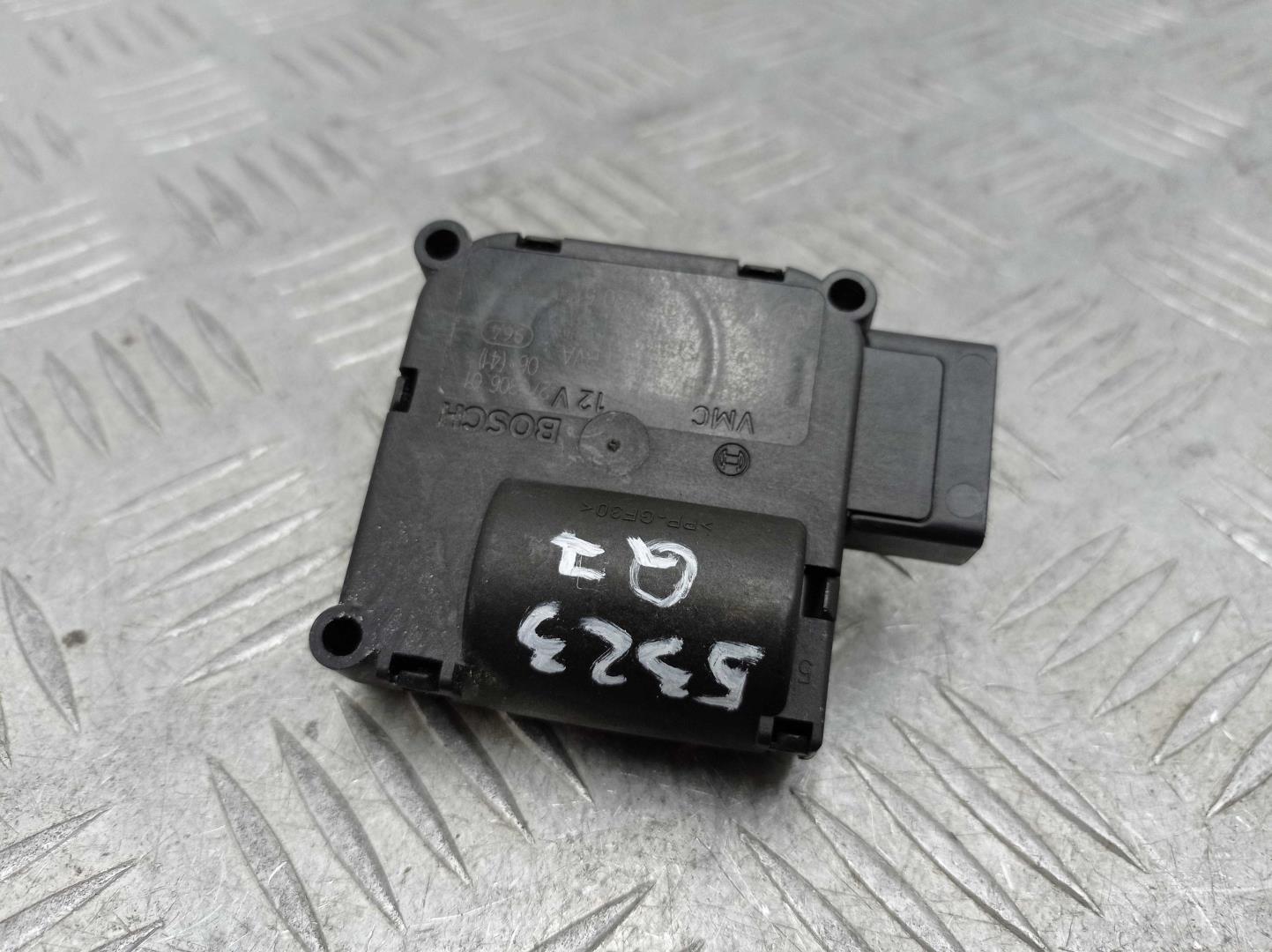 Моторчик заслонки печки