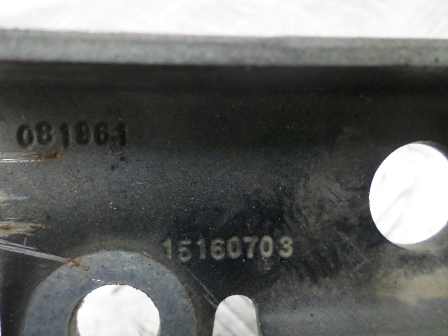 Петля капота правая