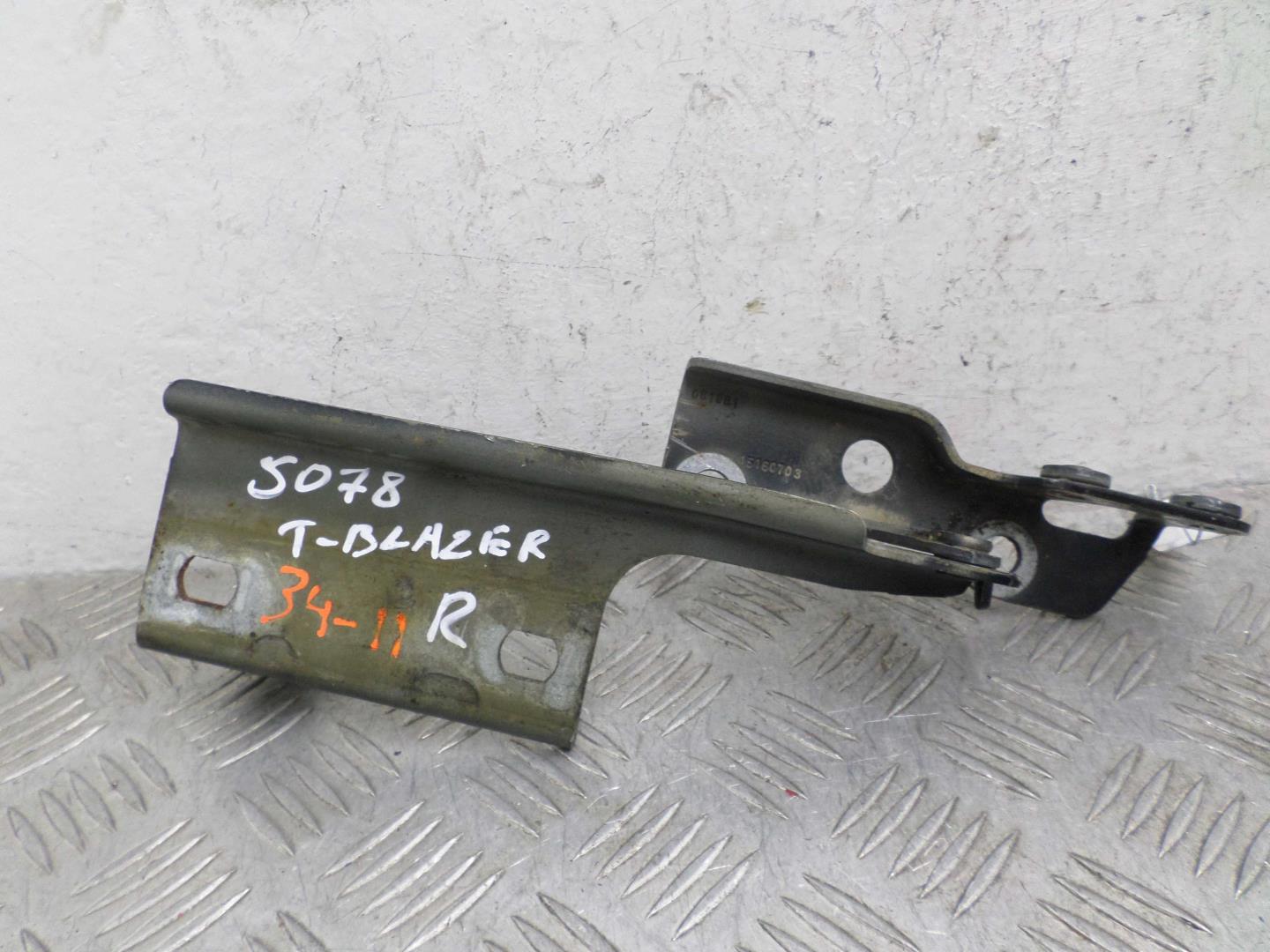 Петля капота правая