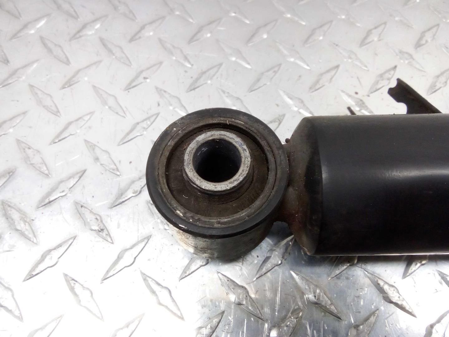 Амортизатор задний правый