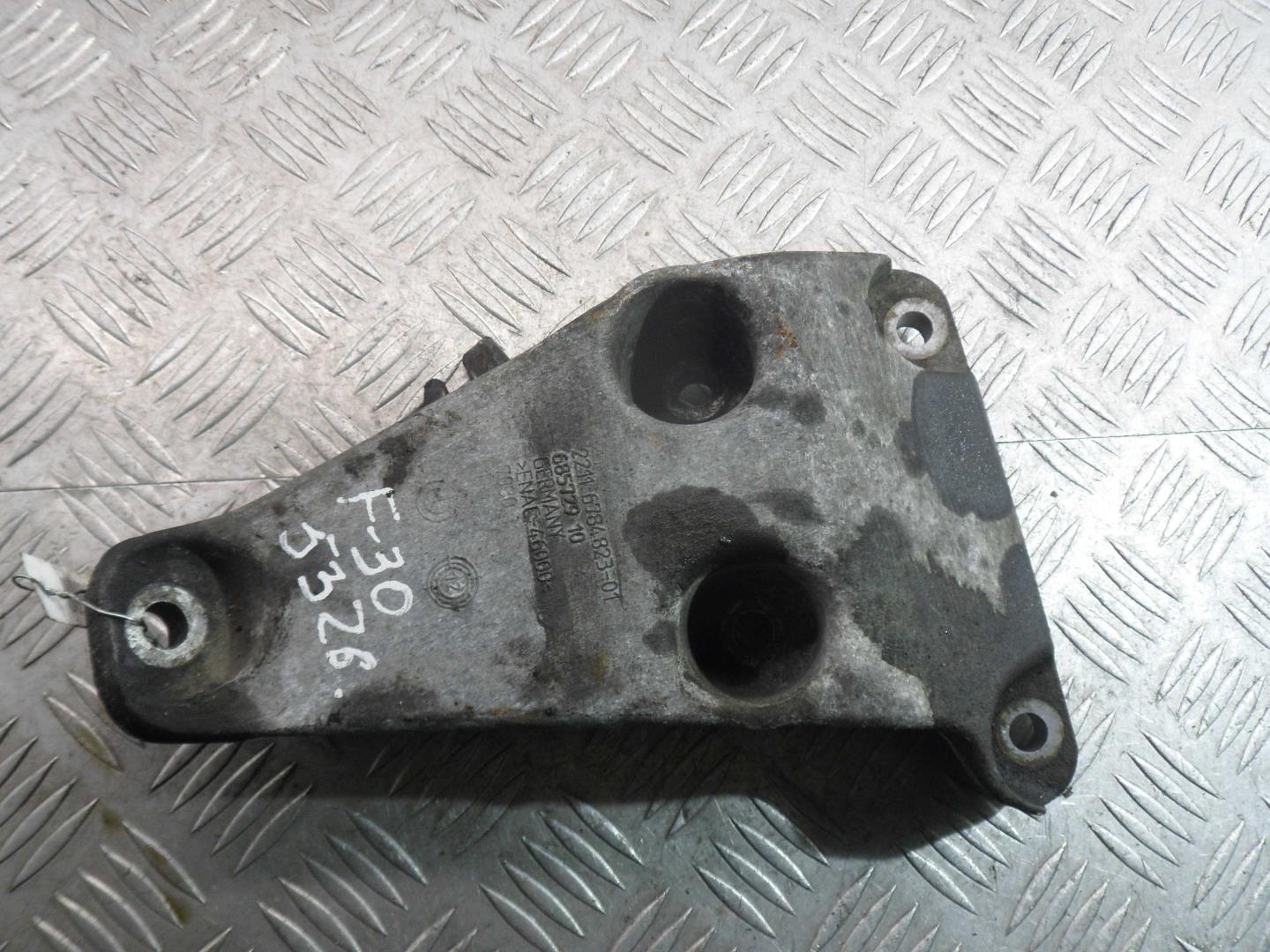 Кронштейн двигателя