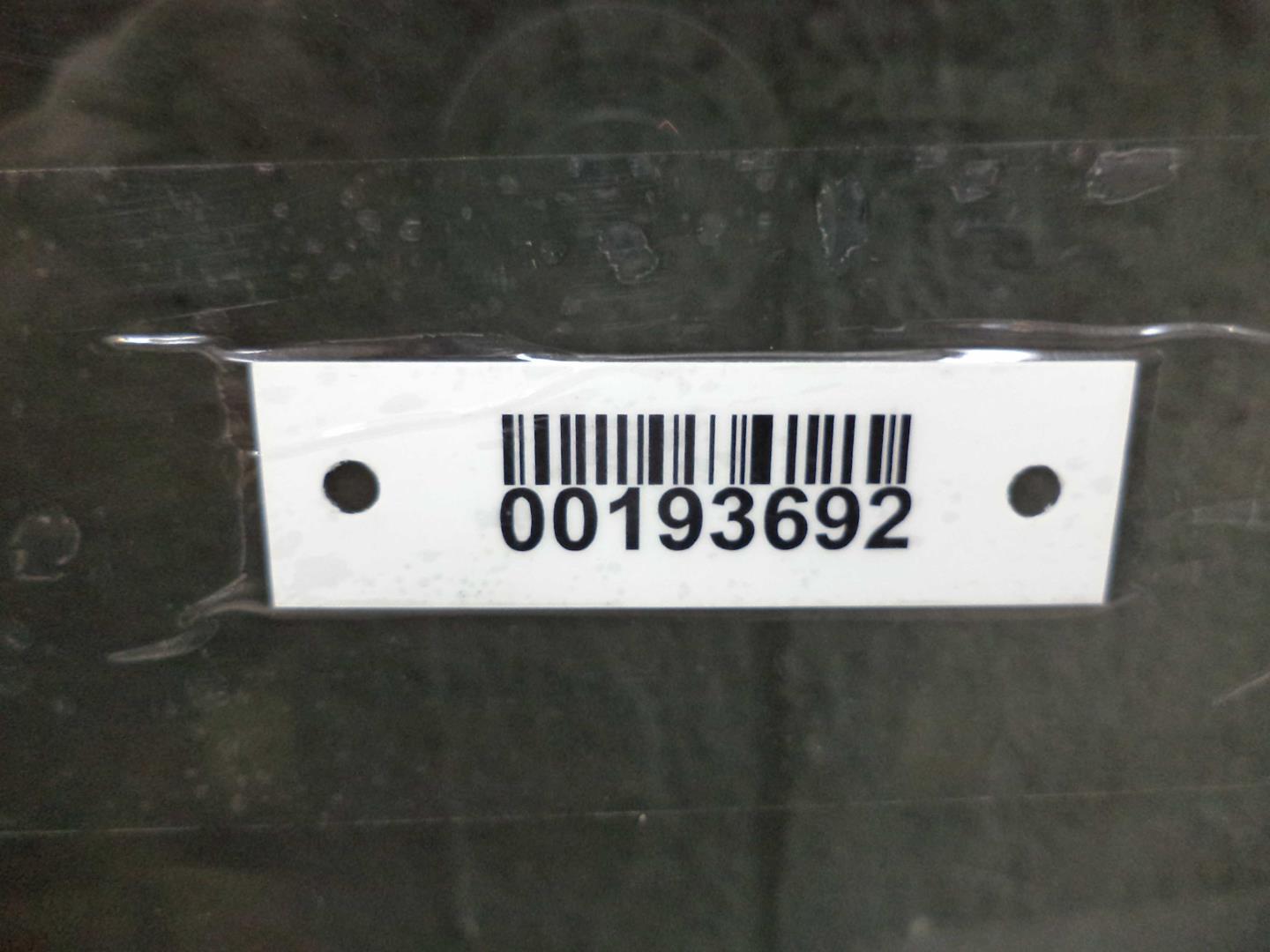 Стекло двери передней левой