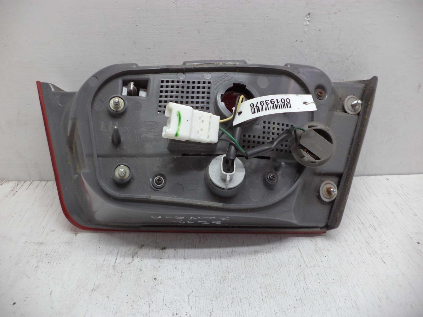 Фонарь задний внутренний левый