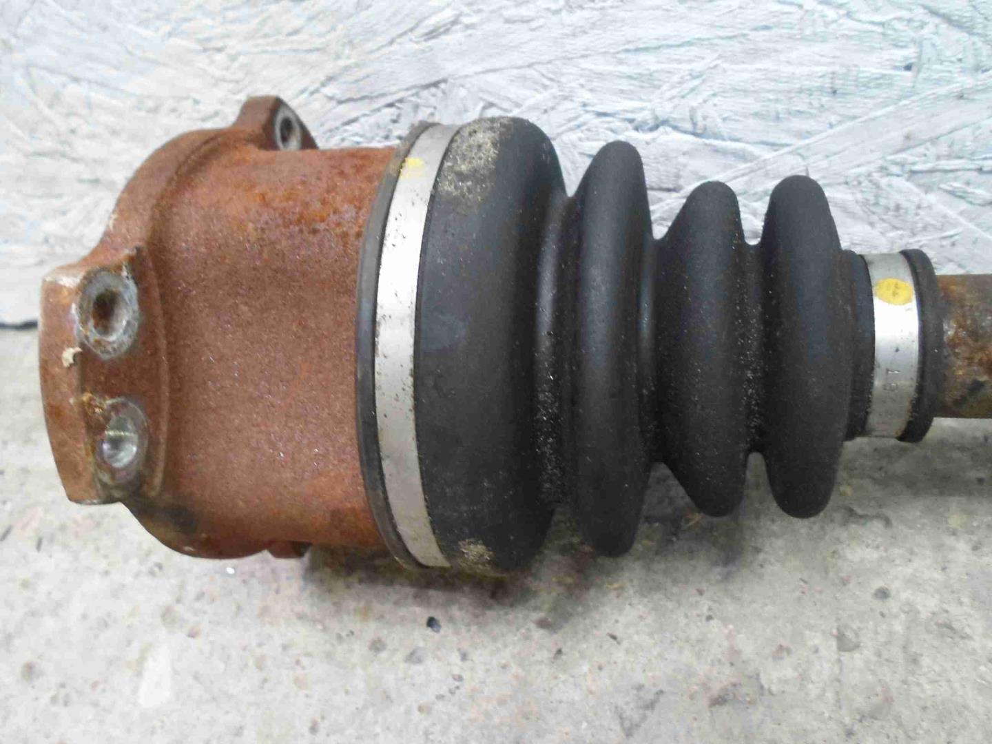 Полуось передняя левая