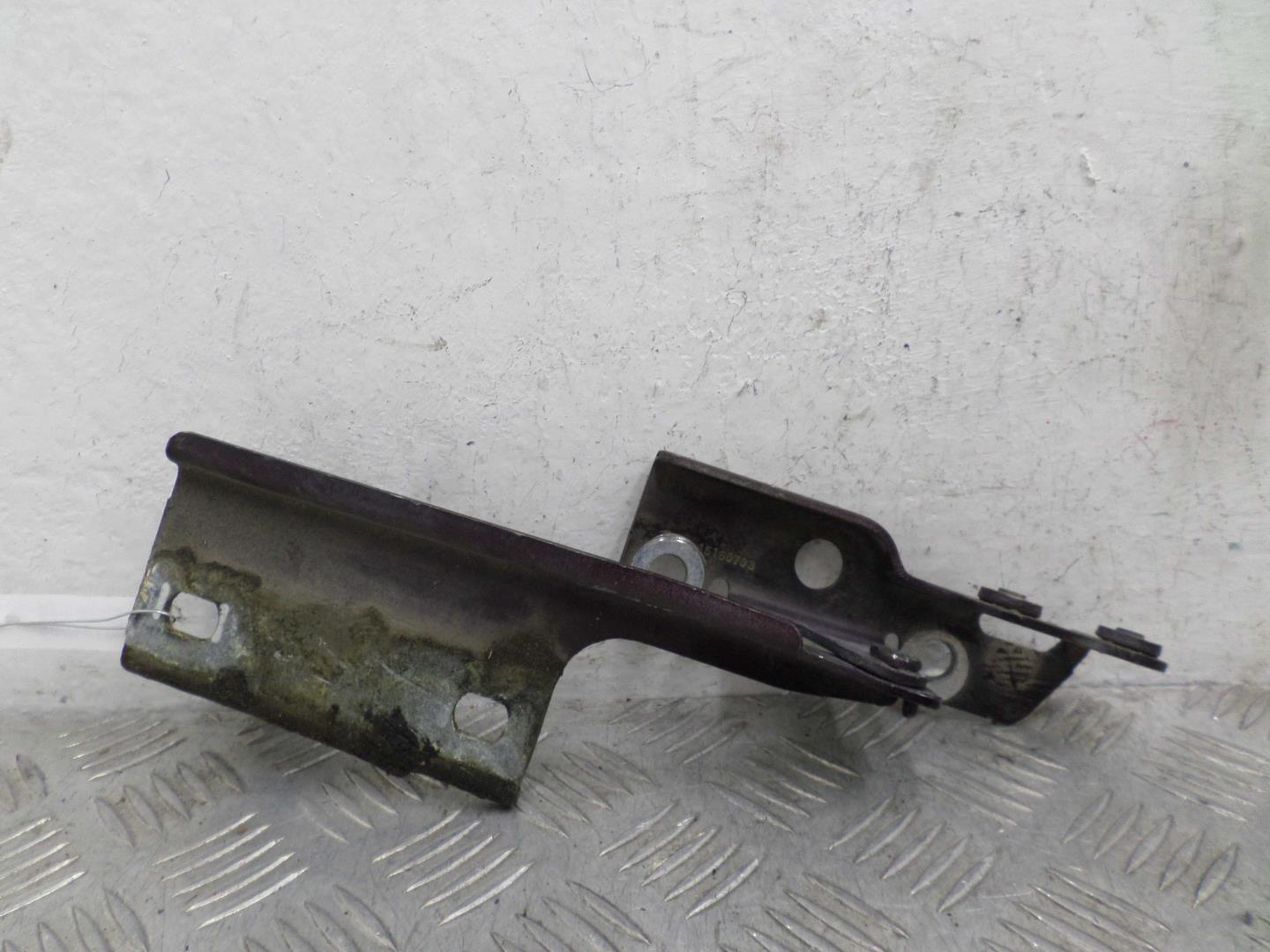 Петля капота правая