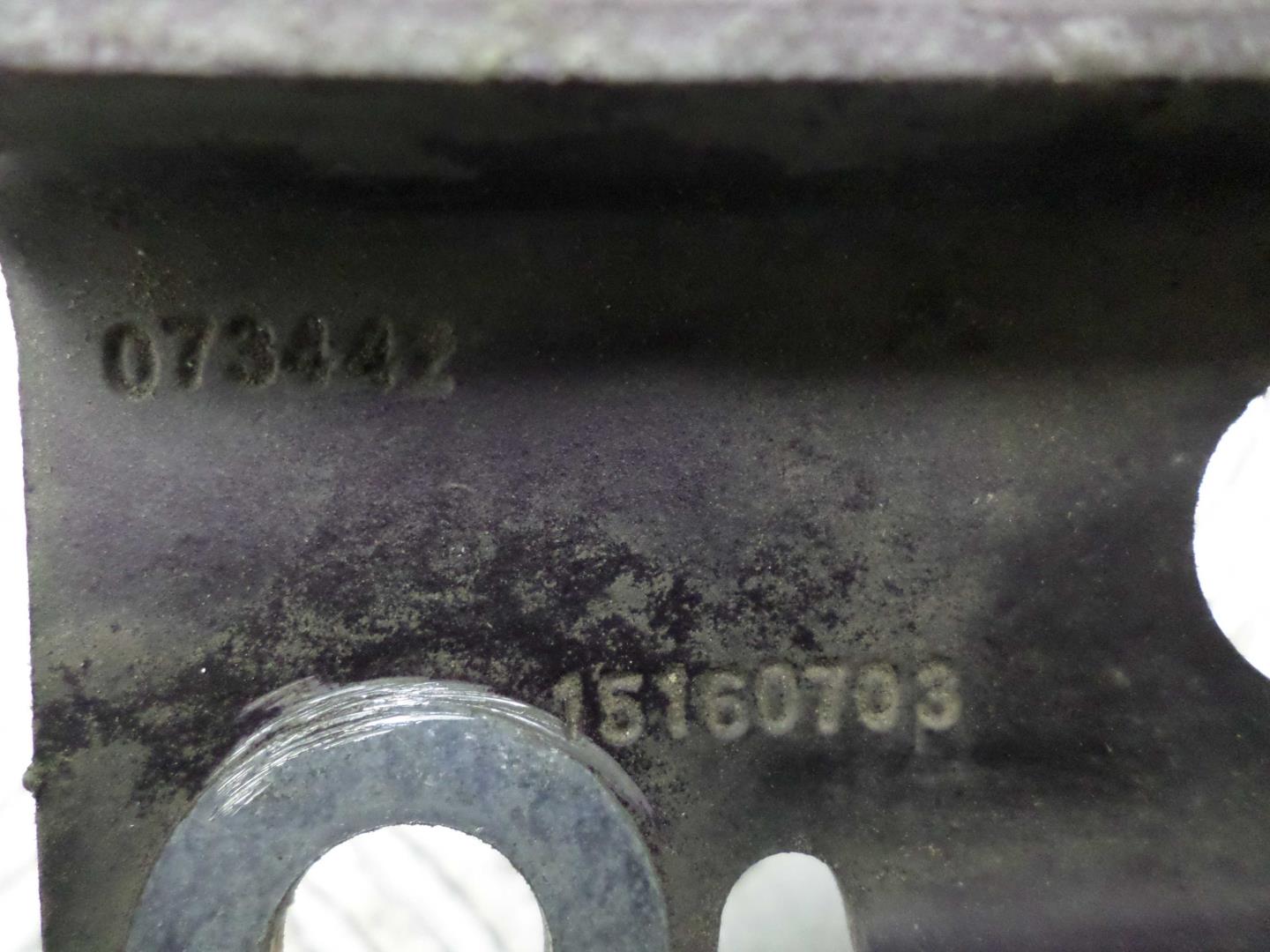 Петля капота правая