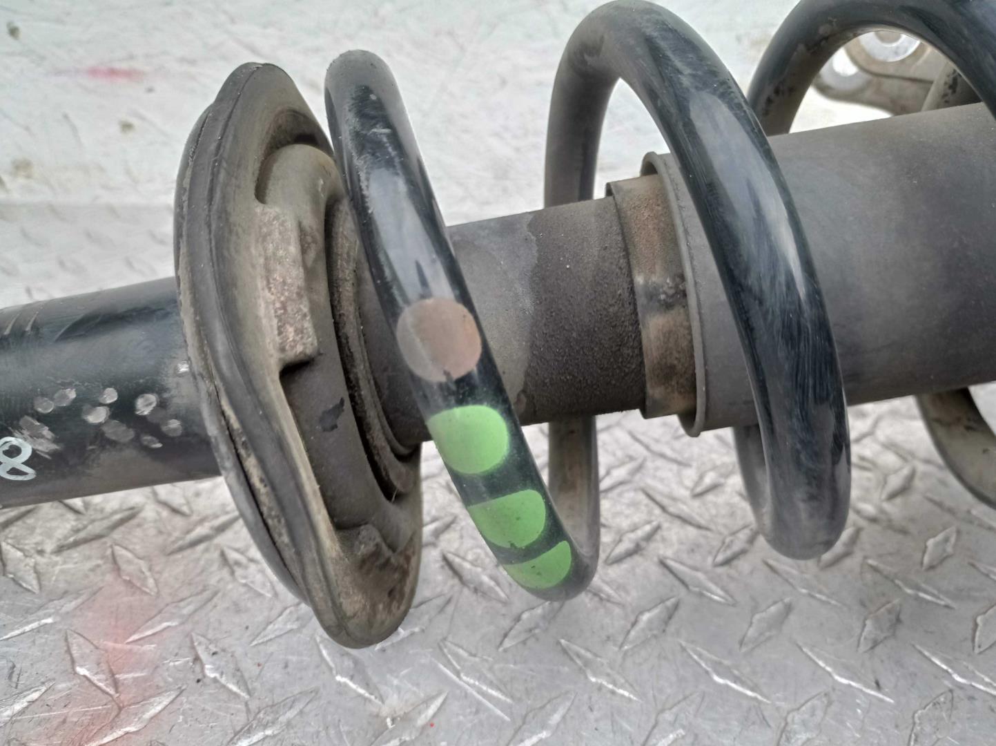 Амортизатор передний правый