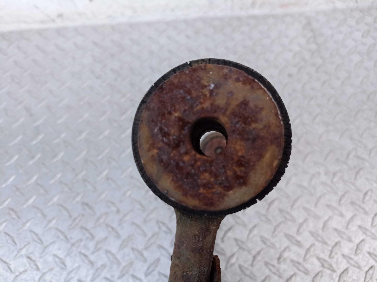 Рычаг передний верхний правый