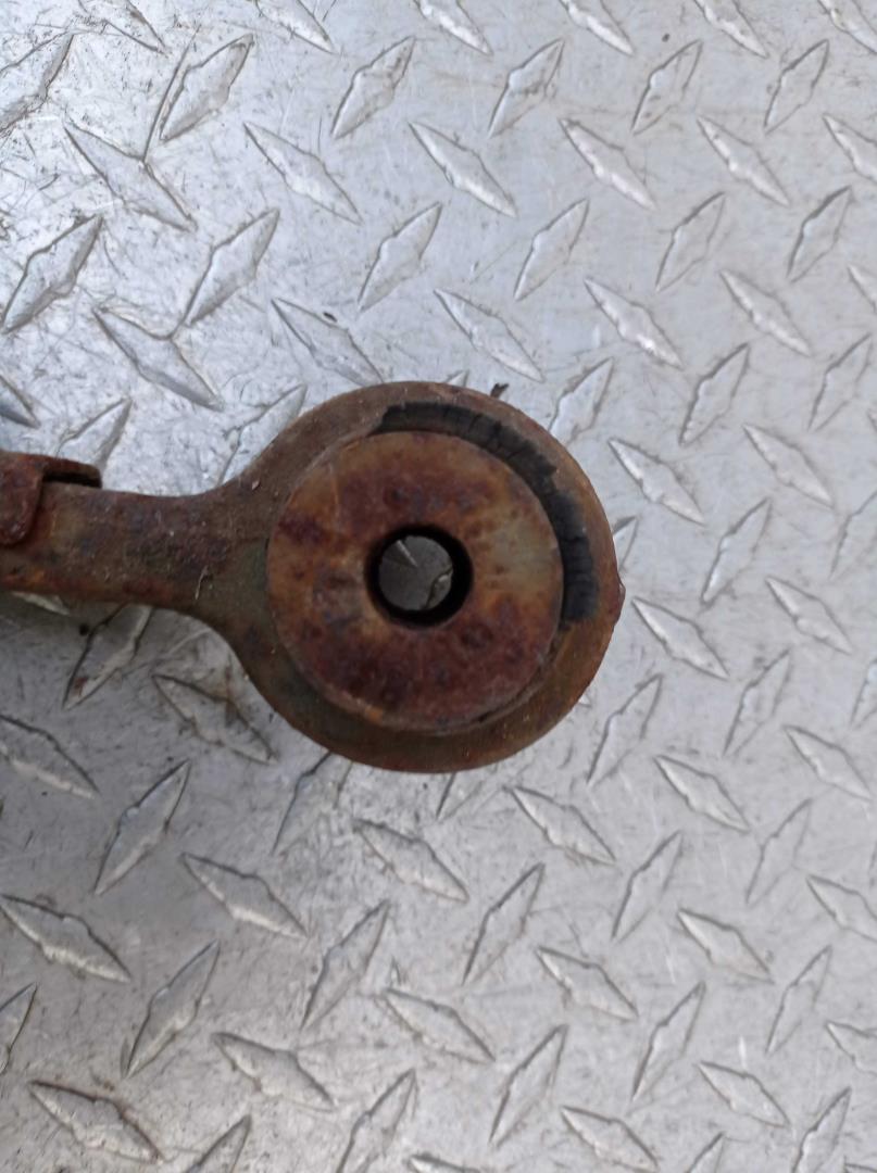 Рычаг передний верхний правый