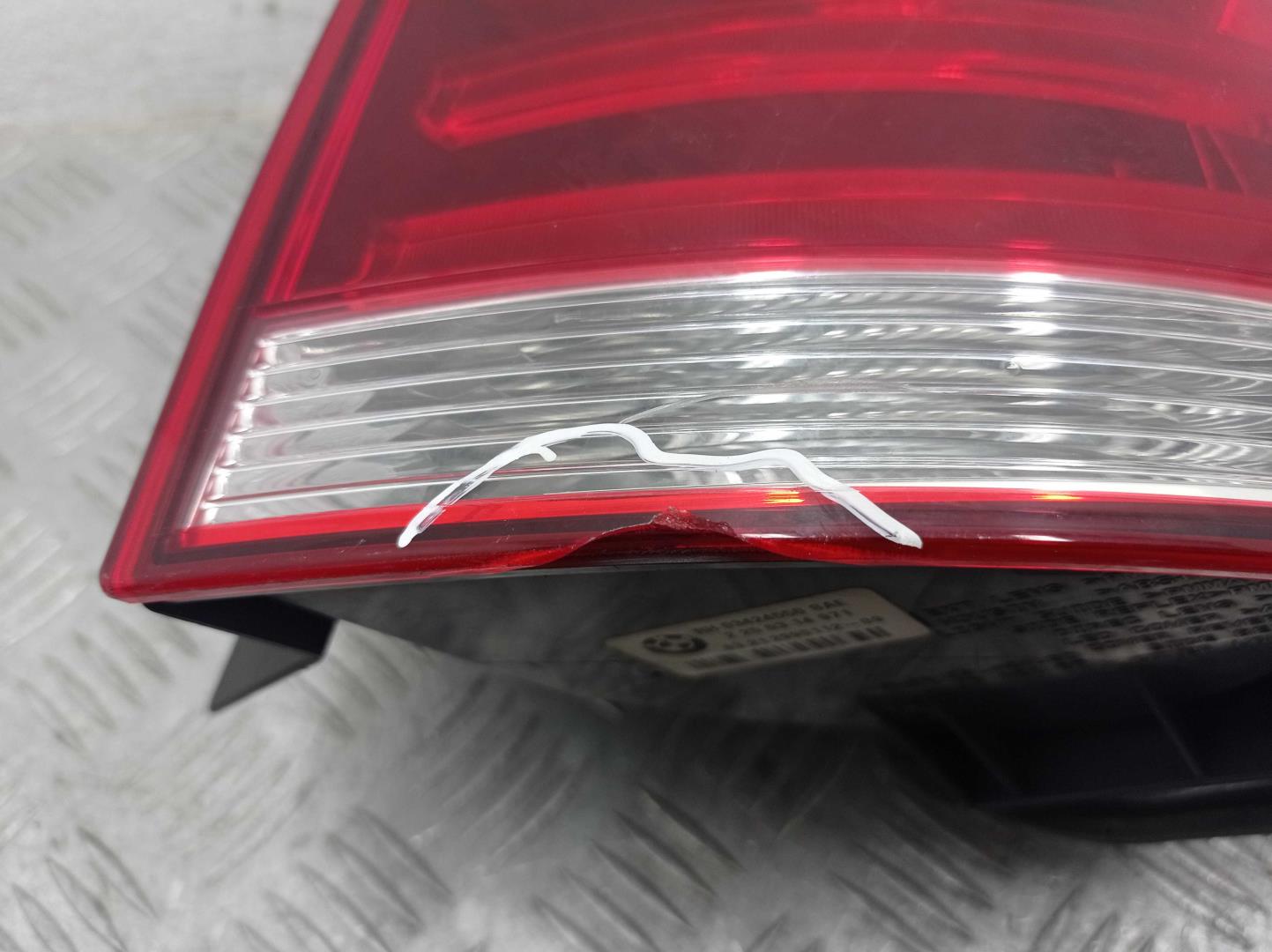 Фонарь задний наружный правый