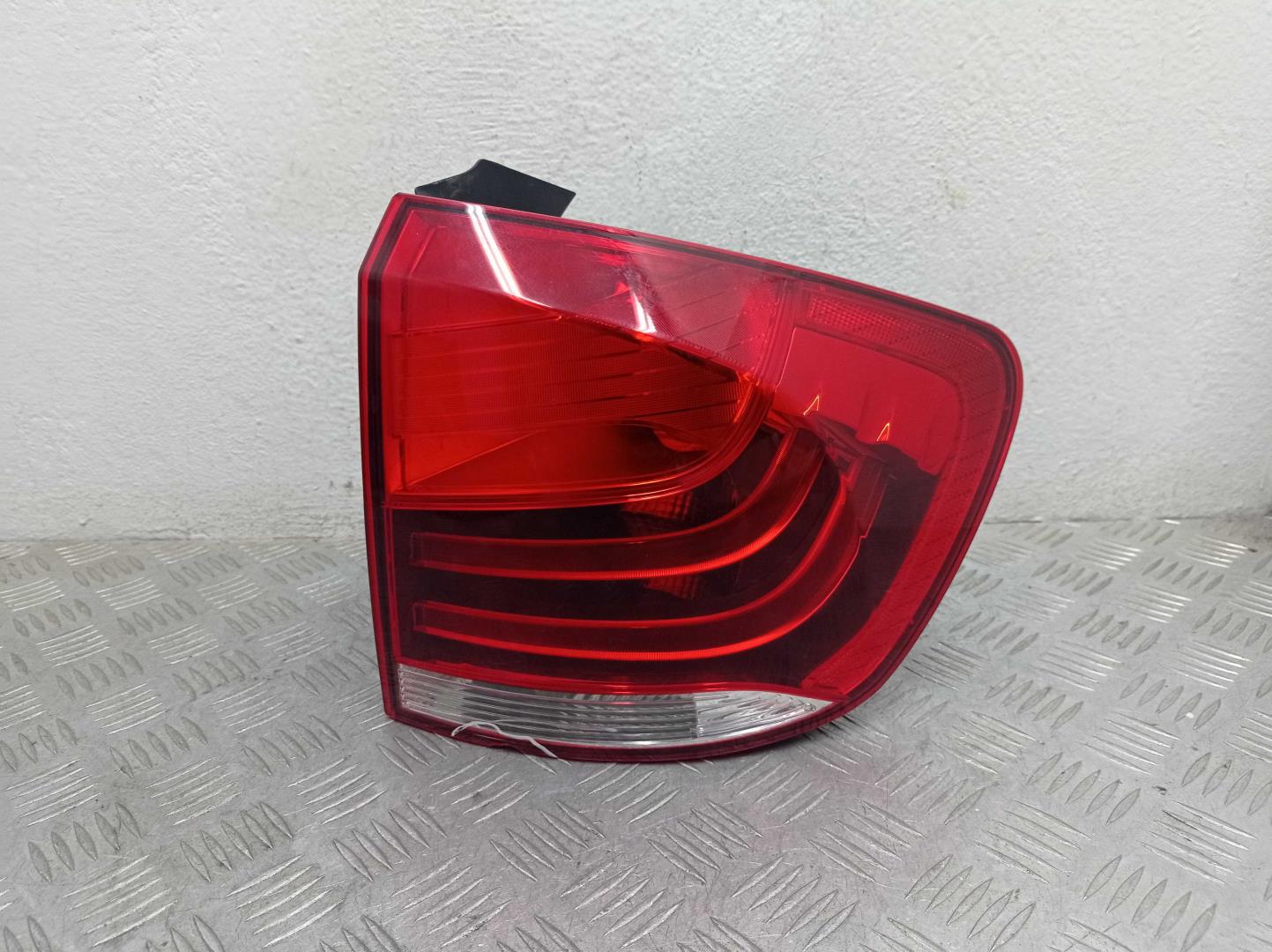 Фонарь задний наружный правый