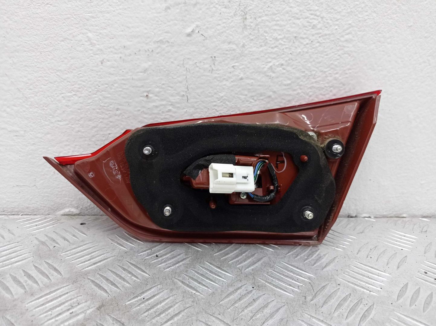 Фонарь задний внутренний левый