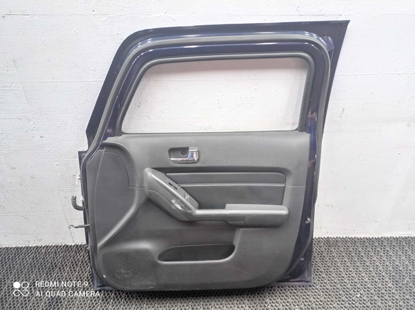 Петля двери передней