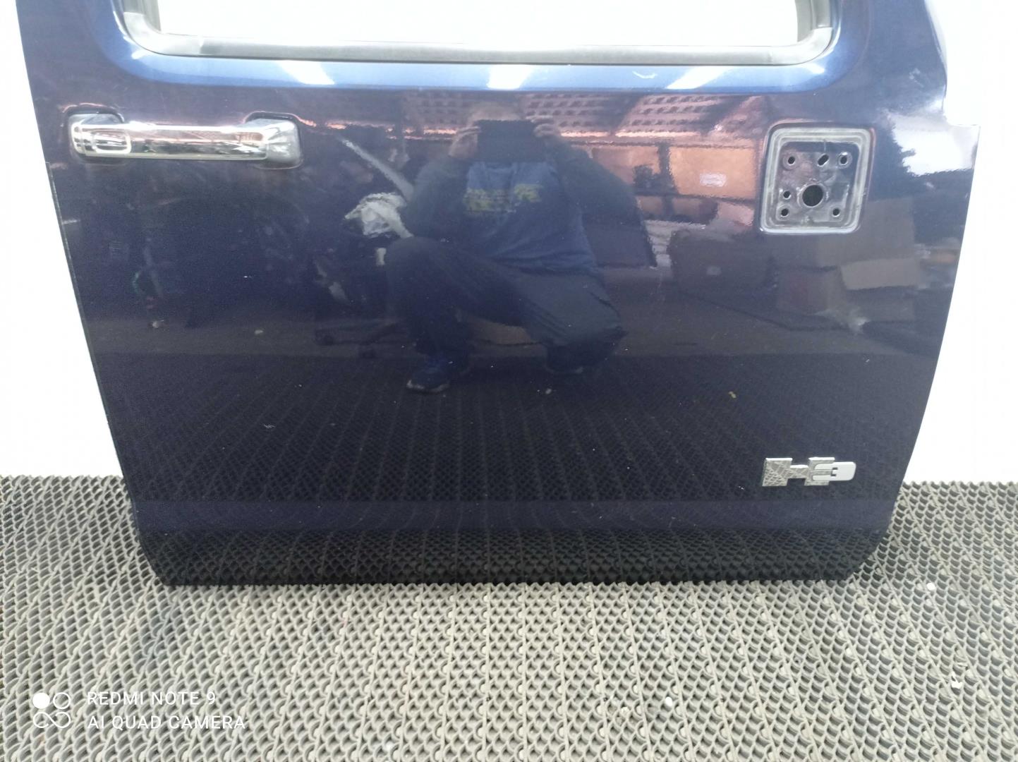 Петля двери передней