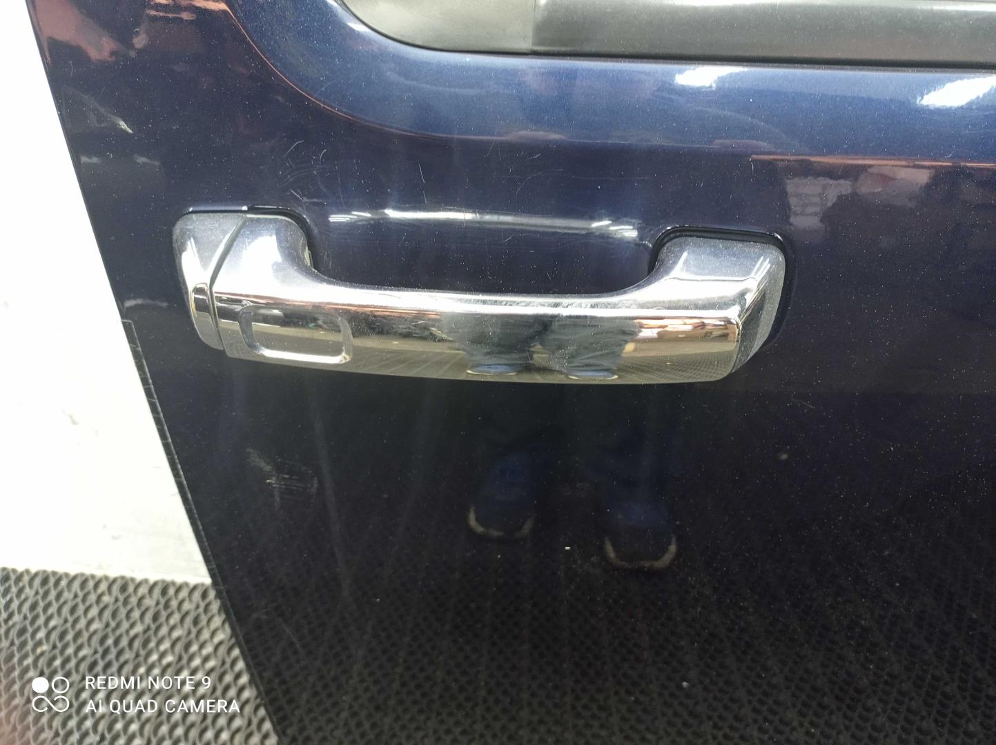 Петля двери передней